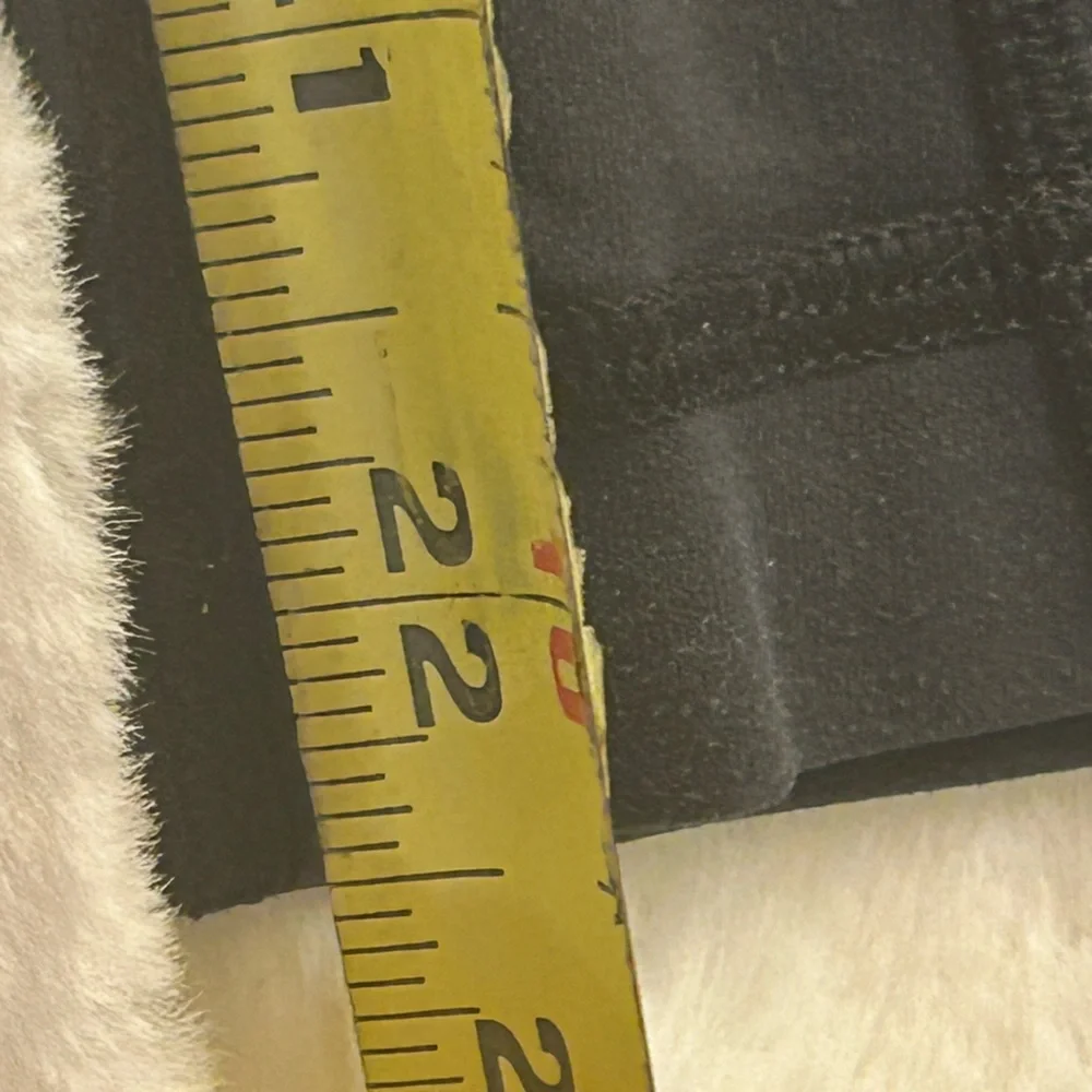 50%off w❤️ LULULEMON Inspire Crop II 6 wash wear is present logo is cracked